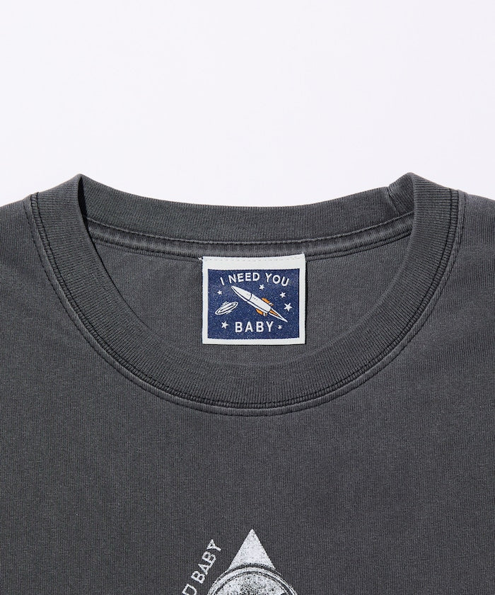 I Need You Baby アイニーヂューベイべー PARALLEL WORLD ODYSSEY Triangle Logo TEE 印花短袖T恤