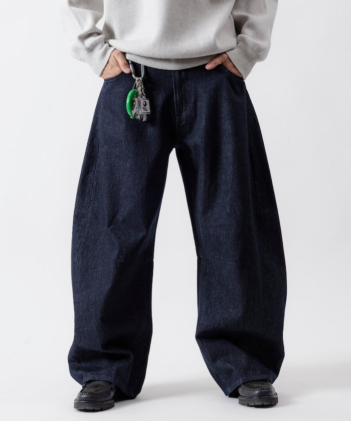 FREAK'S STORE Wide silhouette curved Denim pants 寬鬆繭型牛仔褲【預約商品 | 2025/11下旬出貨】