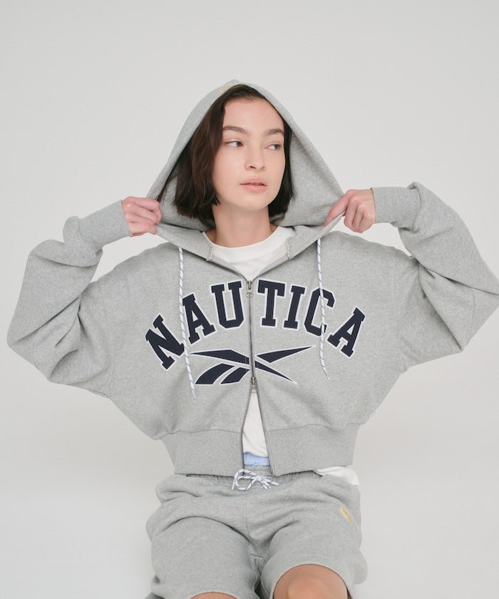 Reebok × NAUTICA 限定 聯名LOGO短版拉鍊連帽外套【預約商品 | 2025/10下旬出貨】