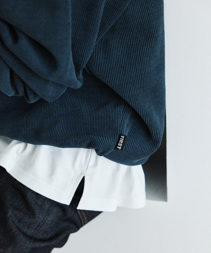 Firsthand Relaxed Fit Spindle Cutout Tops 寬版圓領大學T