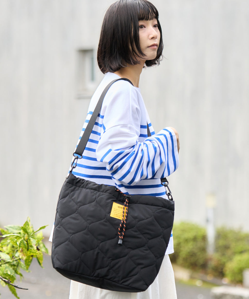 KiU 絎縫防潑水兩用大容量肩背包 K475