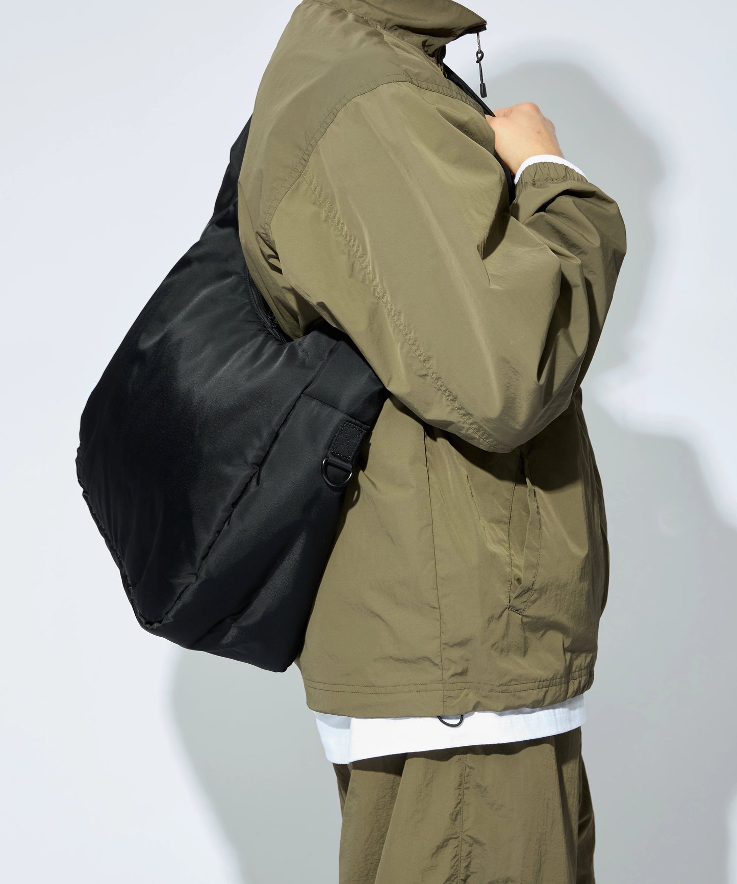 meltum SOFT SHELL MESSENGER BAG 軟殼斜背郵差包