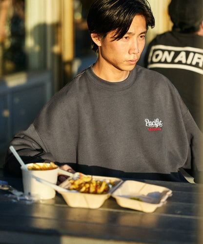 Pacific DRIVE-IN × FREAK'S STORE 限定款 寬版圓領大學