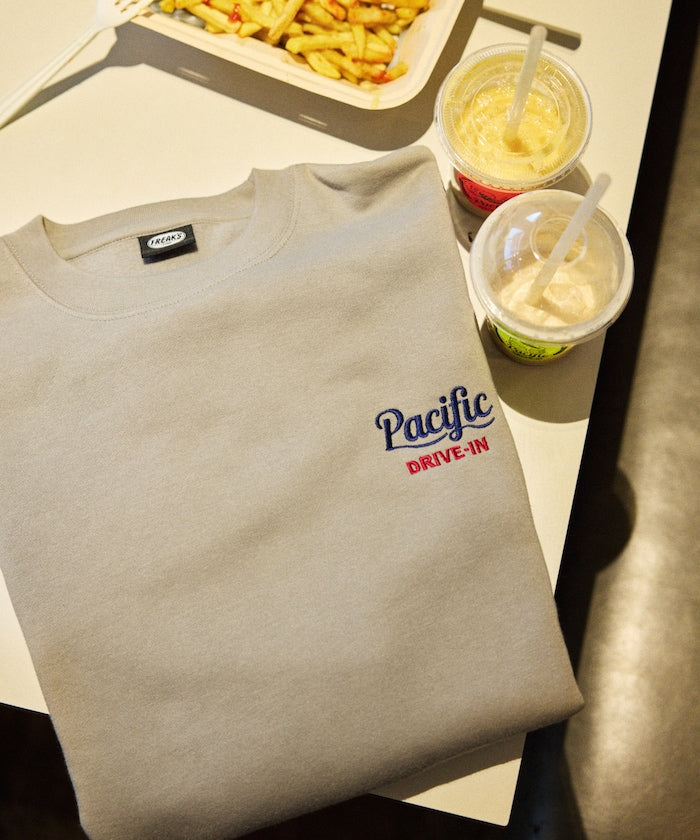 Pacific DRIVE-IN × FREAK'S STORE 限定款 寬版圓領大學