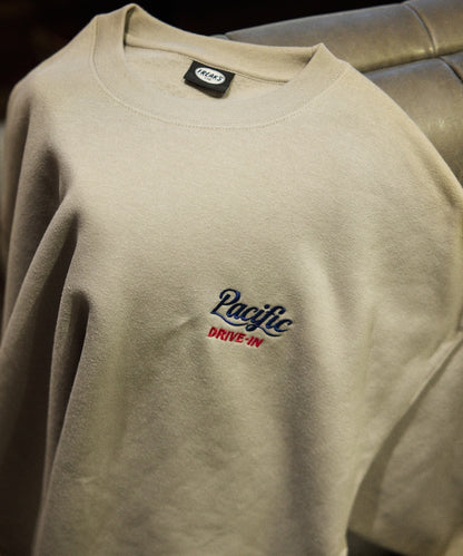 Pacific DRIVE-IN × FREAK'S STORE 限定款 寬版圓領大學