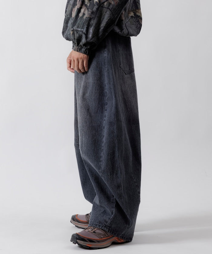 FREAK'S STORE Wide silhouette curved Denim pants 寬鬆繭型牛仔褲【預約商品 | 2025/11下旬出貨】