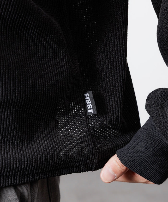 Firsthand Relaxed Fit Spindle Cutout Tops 寬版圓領大學T