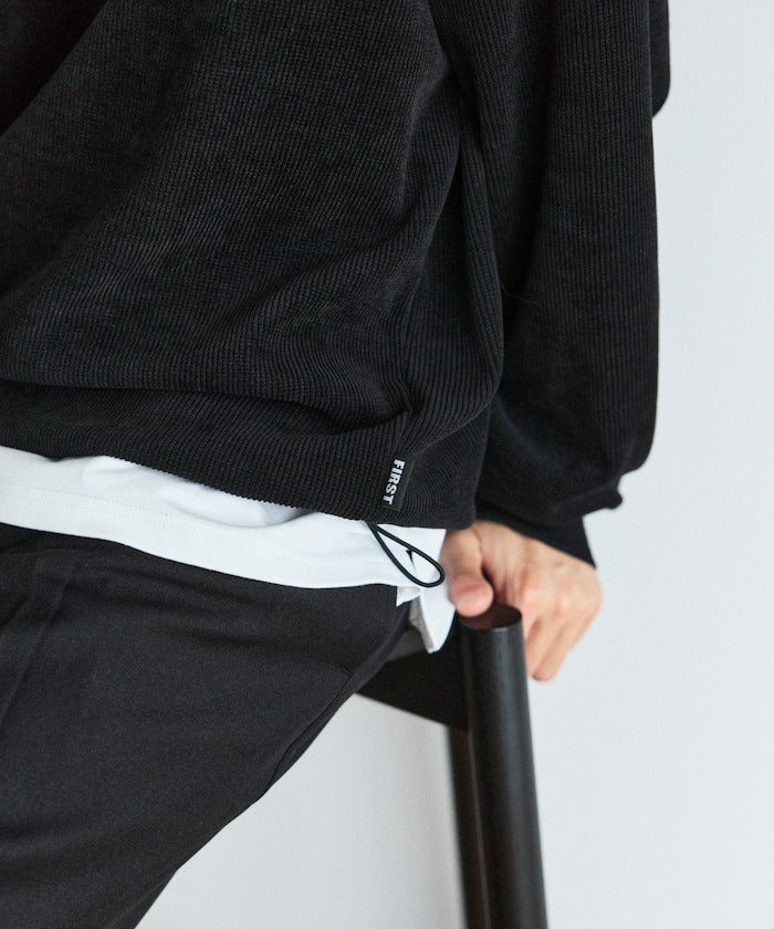 Firsthand Relaxed Fit Spindle Cutout Tops 寬版圓領大學T